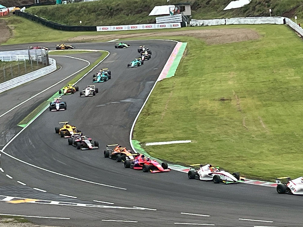 11月9日-11日に鈴鹿サーキットの全日本スーパーフォーミュラ最終戦JAF鈴鹿グランプリでデモランを行なった“無人フォーミュラ”。コクピットにドライバーは乗っていない！