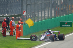 MONZA, ITALY - SEPTEMBER 02:  Brendon Hartley of New Zealand driving the (28) Scuderia Toro Rosso STR13 Honda stops at the side of the track after damaging his car during the start during the Formula One Grand Prix of Italy at Autodromo di Monza on September 2, 2018 in Monza, Italy.  (Photo by Dan Istitene/Getty Images) // Getty Images / Red Bull Content Pool  // AP-1WSE7QPNH2511 // Usage for editorial use only // Please go to www.redbullcontentpool.com for further information. //