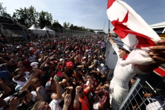 Circuit Gilles Villeneuve, Montreal, Canada.Sunday 11 June 2017.Lance Stroll, Williams Martini Racing, celebrates with fans after securing his first points in F1.Photo: Glenn Dunbar/Williamsref: Digital Image WX4I9076