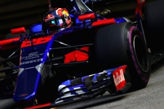 SINGAPORE - SEPTEMBER 15: Daniil Kvyat of Russia driving the (26) Scuderia Toro Rosso STR12 on track during practice for the Formula One Grand Prix of Singapore at Marina Bay Street Circuit on September 15, 2017 in Singapore. (Photo by Mark Thompson/Getty Images) // Getty Images / Red Bull Content Pool // P-20170915-00794 // Usage for editorial use only // Please go to www.redbullcontentpool.com for further information. //