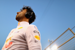 BAHRAIN, BAHRAIN - APRIL 08:  Daniel Ricciardo of Australia and Red Bull Racing prepares to drive on the grid before the Bahrain Formula One Grand Prix at Bahrain International Circuit on April 8, 2018 in Bahrain, Bahrain.  (Photo by Mark Thompson/Getty Images) // Getty Images / Red Bull Content Pool  // AP-1VA47474H1W11 // Usage for editorial use only // Please go to www.redbullcontentpool.com for further information. //