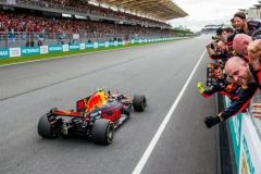 KUALA LUMPUR, MALAYSIA - OCTOBER 01: Max Verstappen of the Netherlands driving the (33) Red Bull Racing Red Bull-TAG Heuer RB13 TAG Heuer wins the Malaysia Formula One Grand Prix at Sepang Circuit on October 1, 2017 in Kuala Lumpur, Malaysia. (Photo by Peter Fox/Getty Images) // Getty Images / Red Bull Content Pool // P-20171001-00725 // Usage for editorial use only // Please go to www.redbullcontentpool.com for further information. //