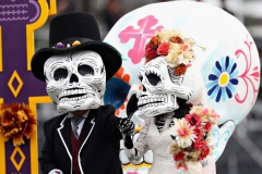 MEXICO CITY, MEXICO - OCTOBER 29: Day of the Dead entertainers perform before the Formula One Grand Prix of Mexico at Autodromo Hermanos Rodriguez on October 29, 2017 in Mexico City, Mexico. (Photo by Mark Thompson/Getty Images) // Getty Images / Red Bull Content Pool // P-20171029-00982 // Usage for editorial use only // Please go to www.redbullcontentpool.com for further information. //